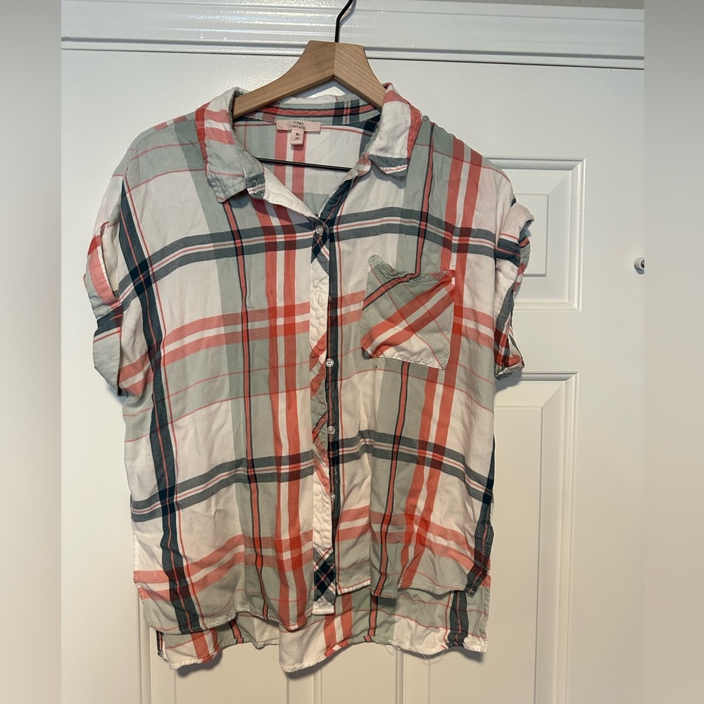 Como Vintage Slit Side Short Sleeve Button Up